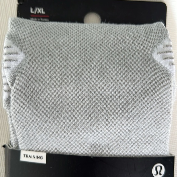 LULULEMON Grey THE Crew Sock *Silver Anti Stink Micro Cushion Training L/XL NWT - Picture 9 of 9